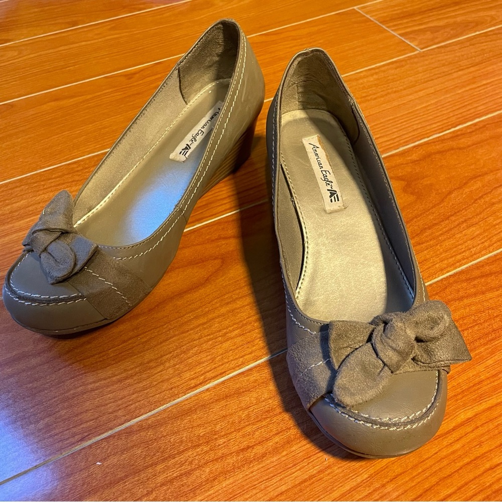 Size9, American Eagle Outfitters Women's Taupe Bow Flats